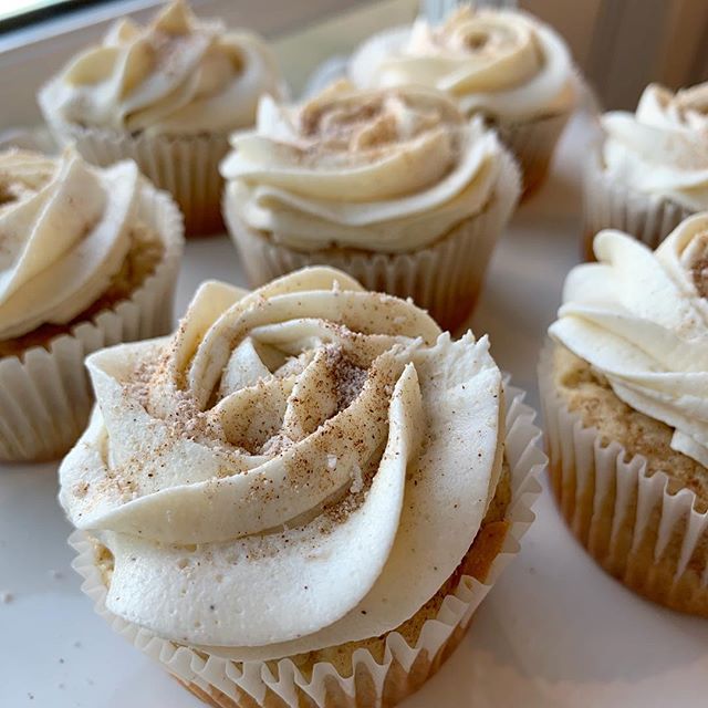 Keto Snickerdoodle Cream Cheese Buttercream Cupcakes – Keto Candy Girl