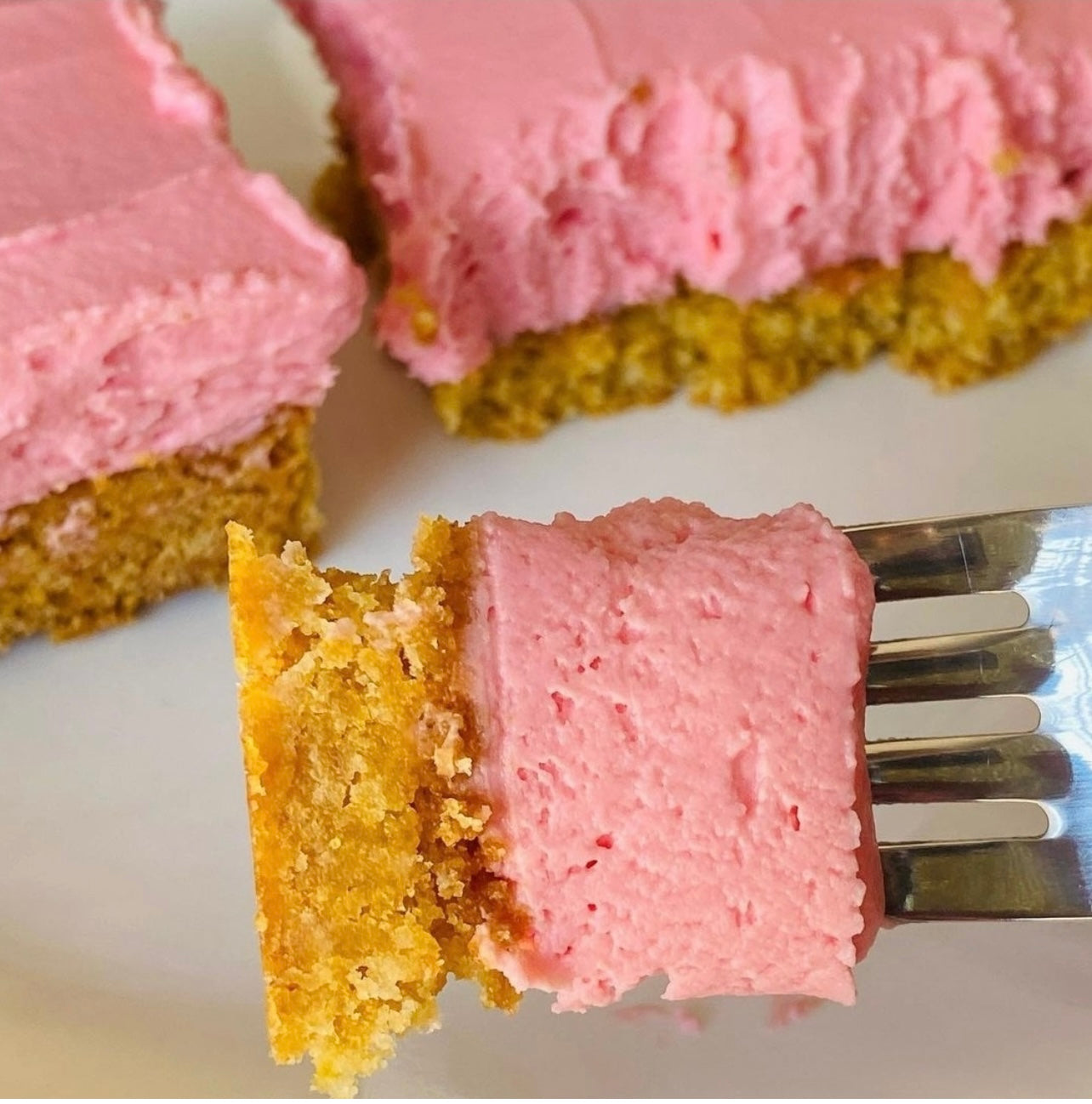 Keto Strawberry Lemon No Bake Cheesecake Bars - Keto Candy Girl